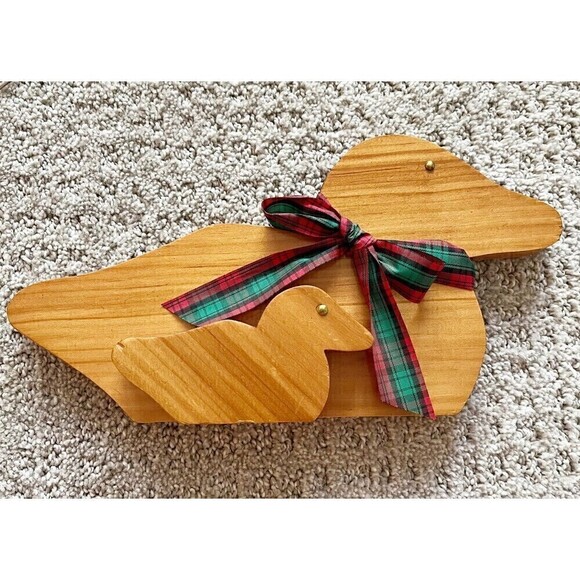 Hand Carved Duck Wall Plaque Wooden Folk Art Country Decor Mom Dad Baby 80s 90s - Picture 1 of 8